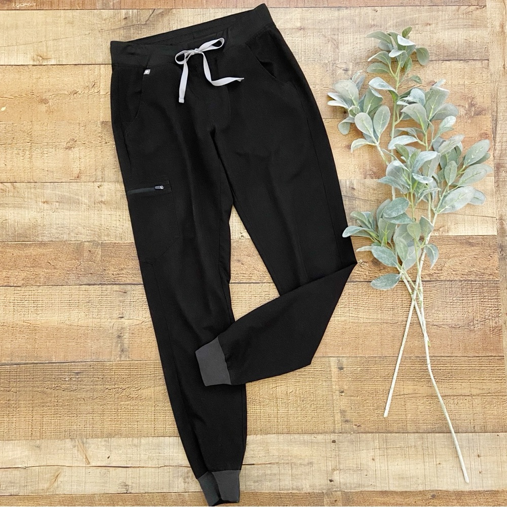 FIGS Joggers Black Scrub Jogger Pants Six Pockets Yoga Waistband